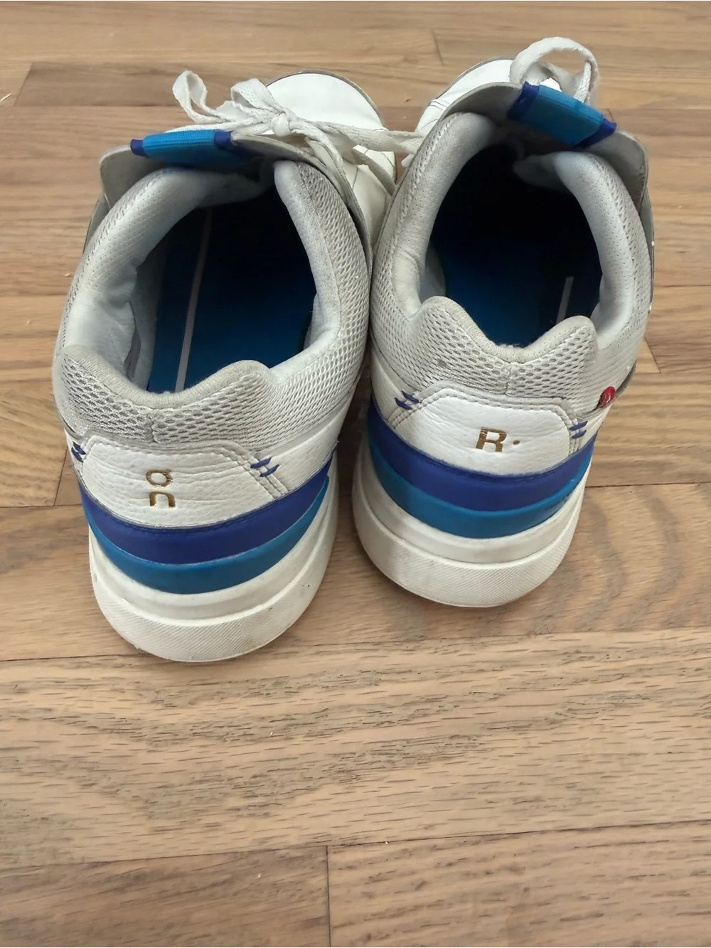 On Running Cloud The Roger White & Blue Men's Leather Sneakers